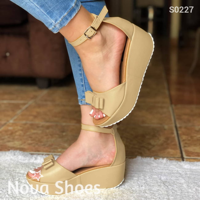 Lindas Sandalias De Plataforma Con Un Chongo Beige / 34 Normal Zapatos Medianos