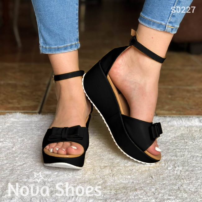 Lindas Sandalias De Plataforma Con Un Chongo Negro / 34 Normal Zapatos Medianos