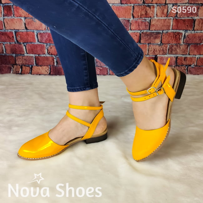 Lindo Zapato De Charol Cerrado Enfrente Con Un Taconcito Pequeño Mostaza / 35 Normal Zapatos Bajitos