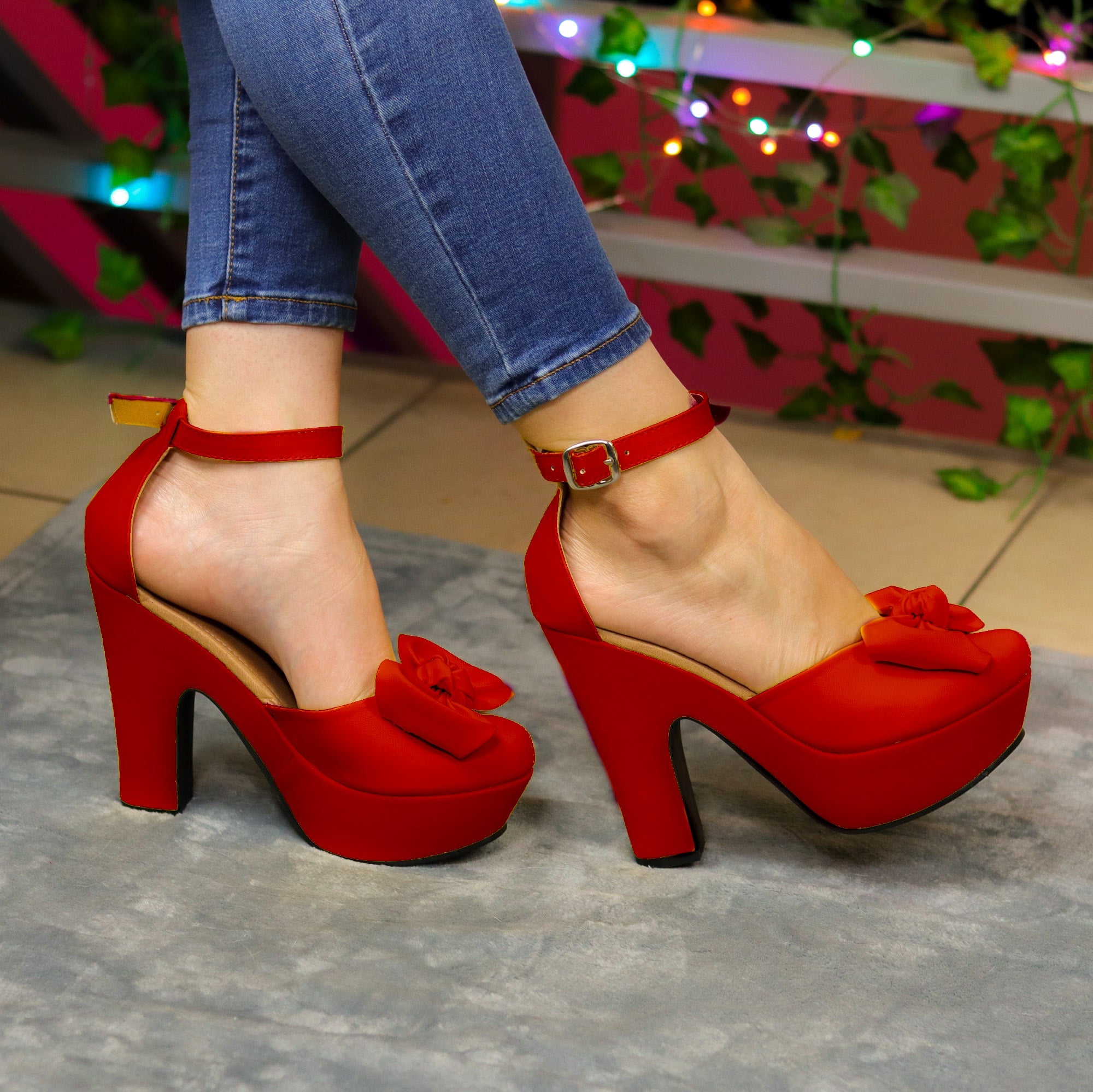 Tacones Altos Con Chongo Rojo / 35 Normal Zapatos