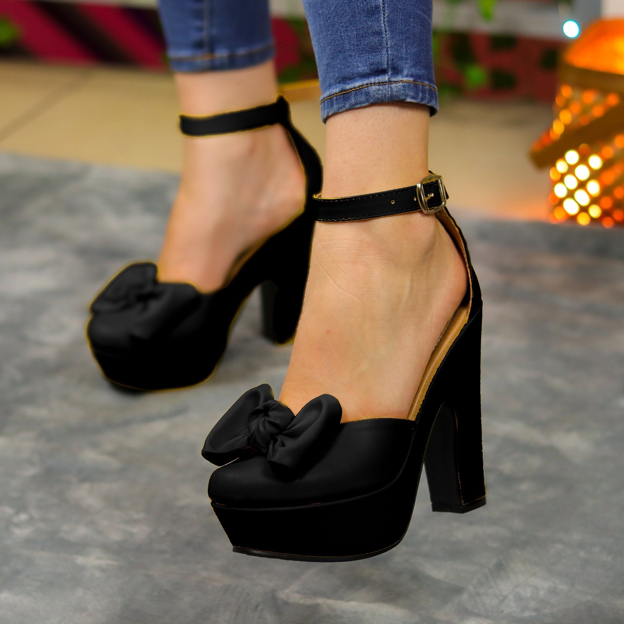 Tacones Altos Con Chongo Negro / 35 Normal Zapatos