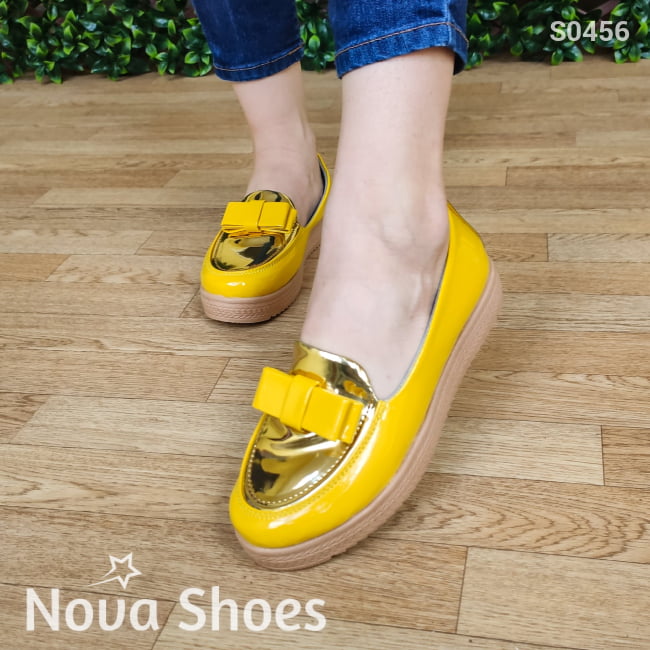Mocasin De Charol Con Chongo Y Decorado Dorado Enfrente Amarillo / 35 Normal Zapatos Bajitos