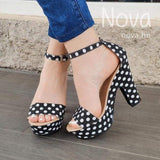 Zapato Con Patron De Puntos Estilo Femenino Y Discreto Zapatos Altos