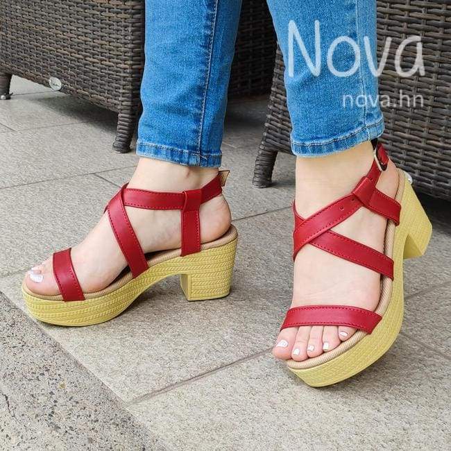 Sandalia Con Varias Fajas Cruzadas Y Taconcito Rojo / 35 Normal Zapatos Medianos