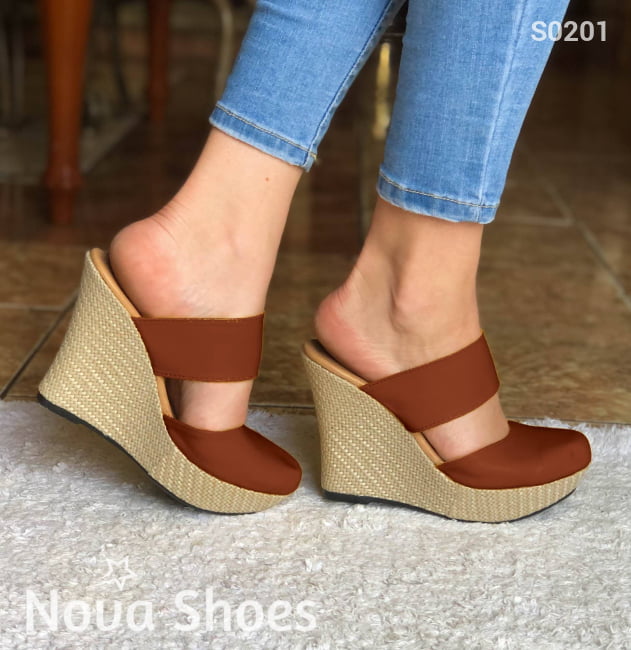 Plataforma Alta Suela Forrada De Bramante. Diseño Muy Femenino Cafe / 35 Normal Zapatos Altos