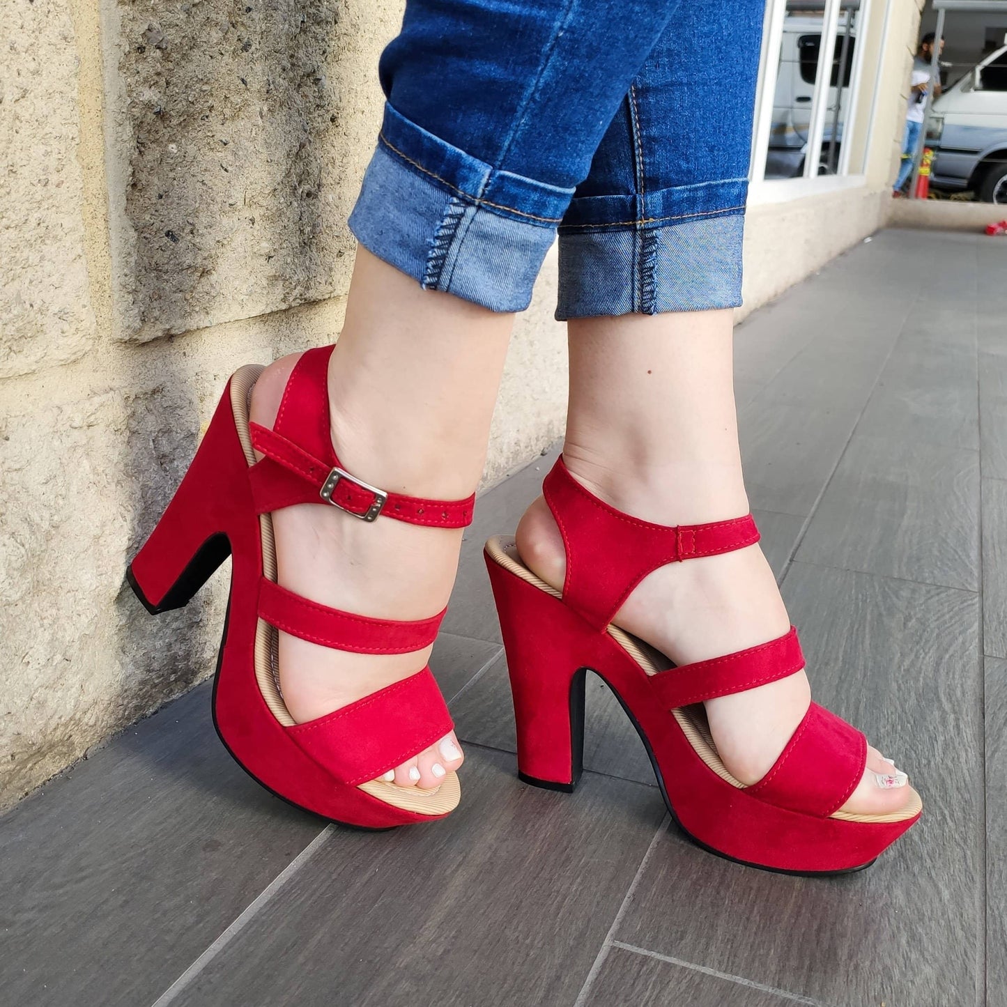 Zapato Diseñado Con Tres Fajas Paralelas Hecho De Gamuza Rojo / 35 Normal Zapatos Altos