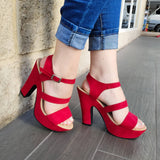 Zapato Diseñado Con Tres Fajas Paralelas Hecho De Gamuza Rojo / 35 Normal Zapatos Altos