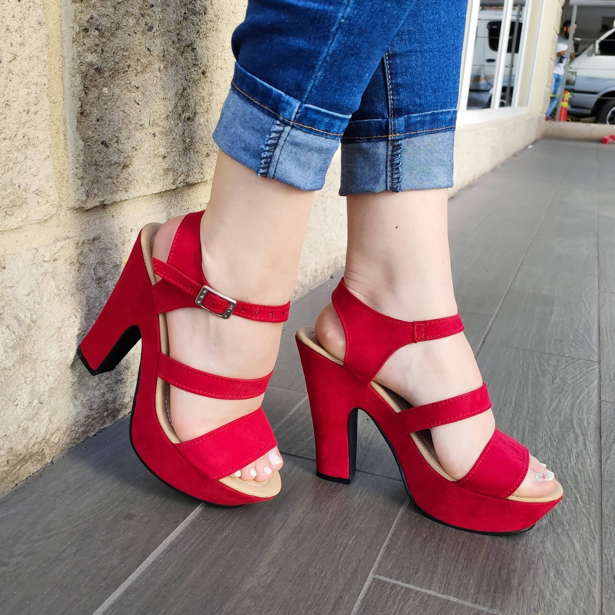 Zapato Diseñado Con Tres Fajas Paralelas Hecho De Gamuza Rojo / 35 Normal Zapatos Altos