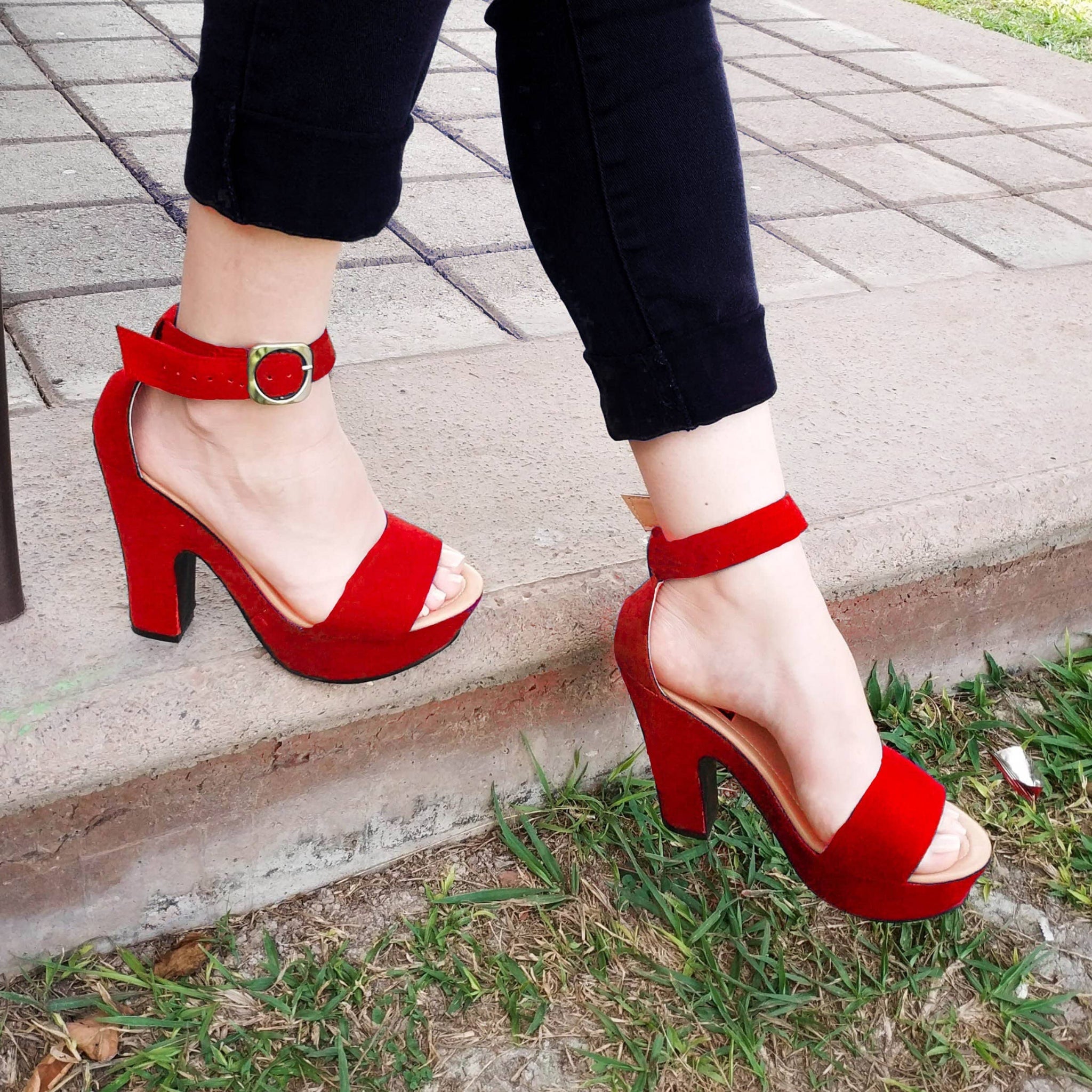 Uno De Los Zapatos Mas Vendidos. Lindo Estilo Rojo / 35 Normal Zapatos Altos