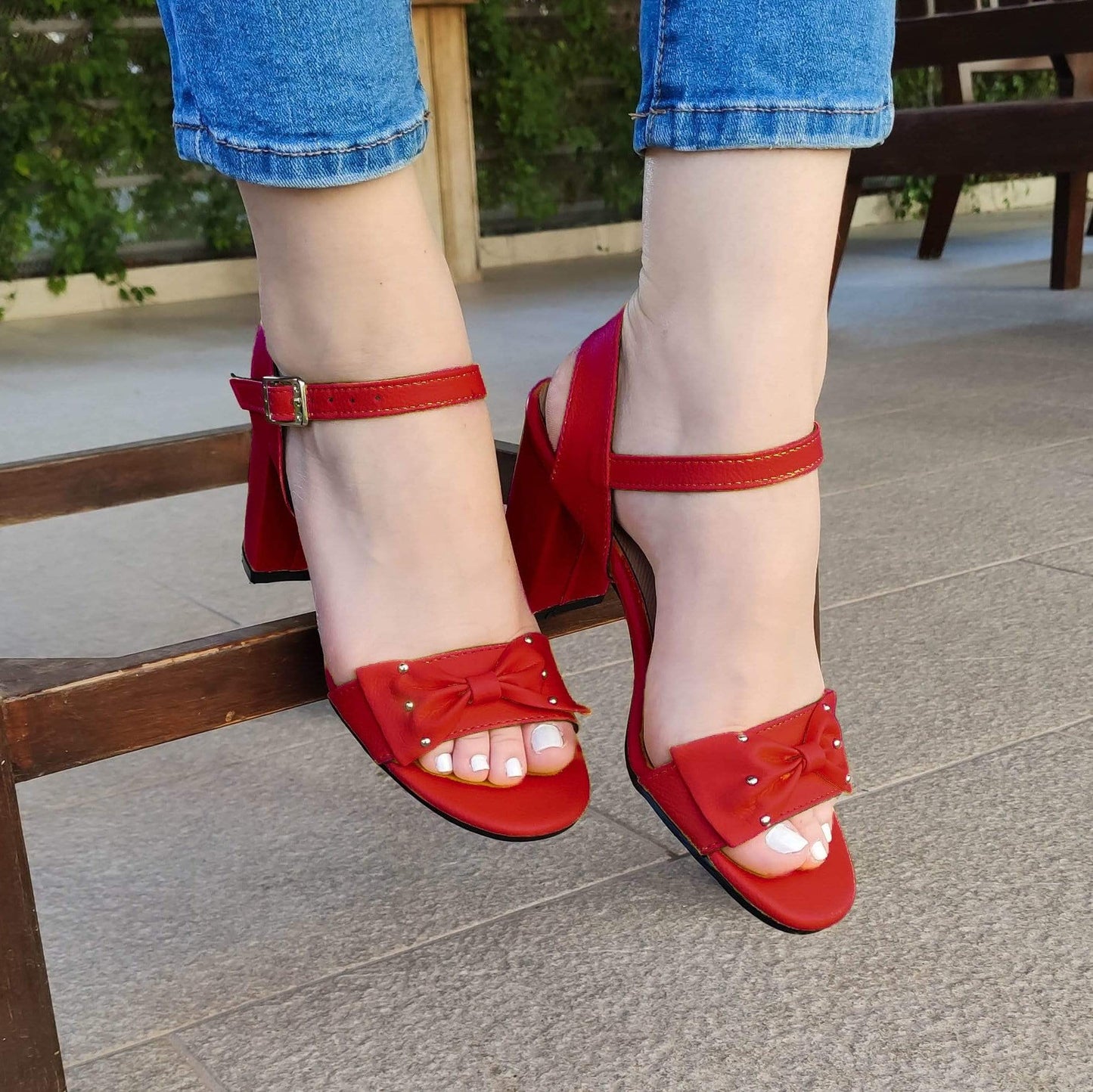 Sandalia Mediana Con Un Chongo Enfrente Rojo / 35 Normal Zapatos Medianos