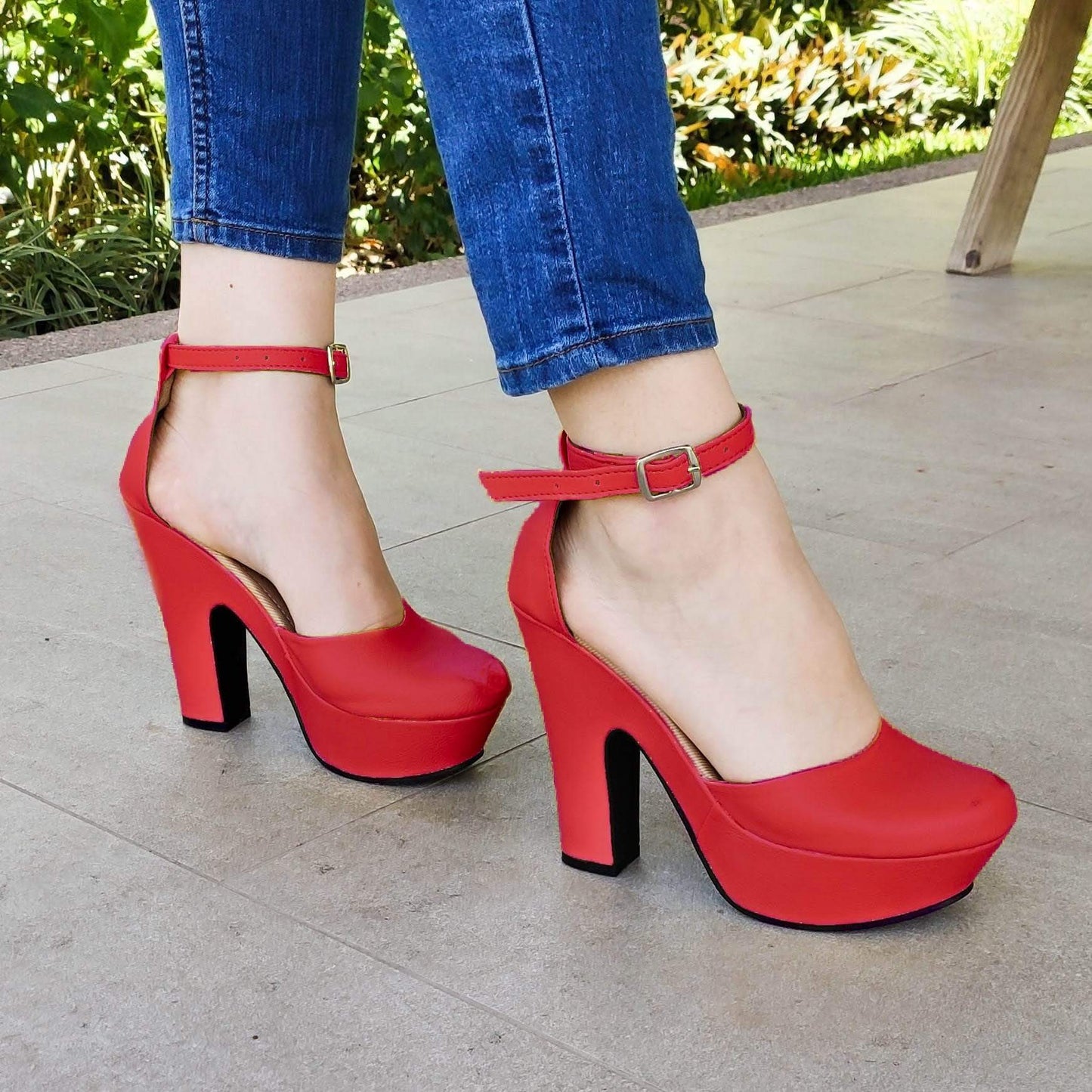 Zapato Cerrado De Enfrente Y Atras Rojo / 35 Normal Zapatos Altos