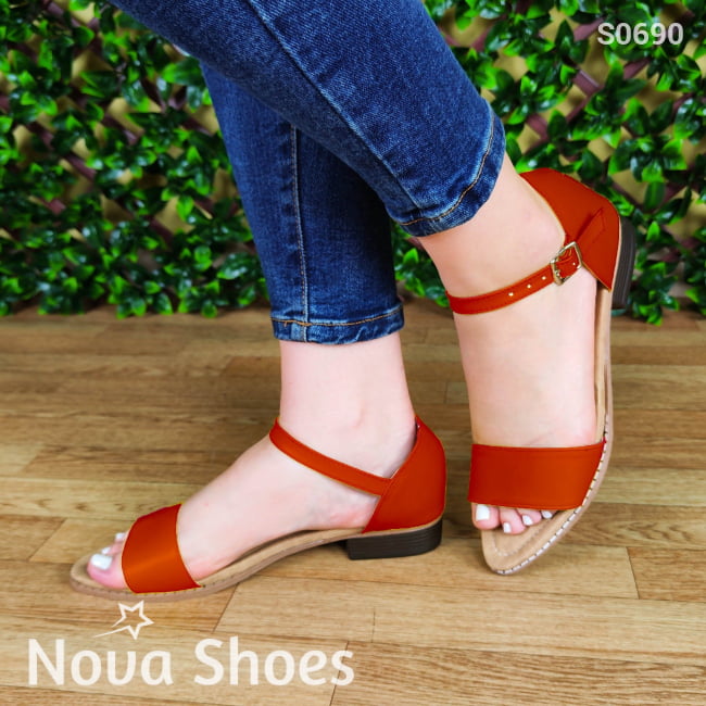 Sandalia Abierta Construida Con Un Taconcito Pequeño Rojo / 35 Normal Zapatos Bajitos