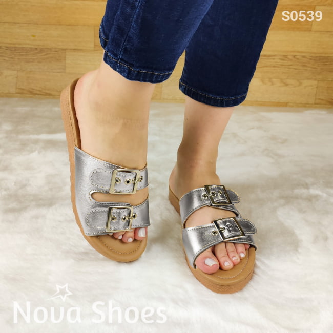 Sandalia Con Dos Hebillas Ajustable. Hechos De Cuerina Brillante Plateado / 35 Normal Zapatos