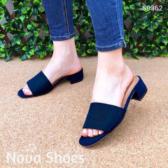 Sandalia Con Taconcito Cuadrado Hecha De Gamuza. Solo Meter Azul / 35 Normal Zapatos Medianos