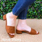 Sandalia Con Taconcito Cuadrado Hecha De Gamuza. Solo Meter Cafe / 35 Normal Zapatos Medianos