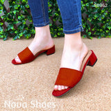 Sandalia Con Taconcito Cuadrado Hecha De Gamuza. Solo Meter Rojo / 35 Normal Zapatos Medianos