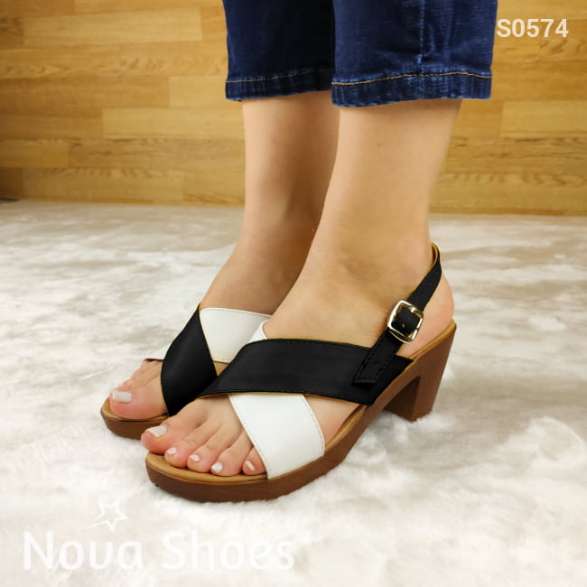 Sandalia De Fajas Cruzadas Colores Negro / Normal Zapatos Medianos