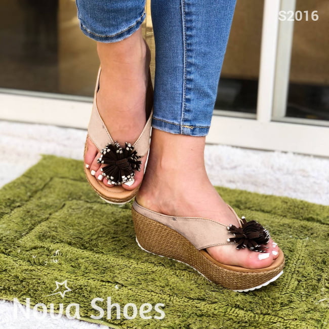 Sandalia De Plataforma Decorada Con Flor Y Forrada Bramante Beige / 34 Normal Zapatos Medianos