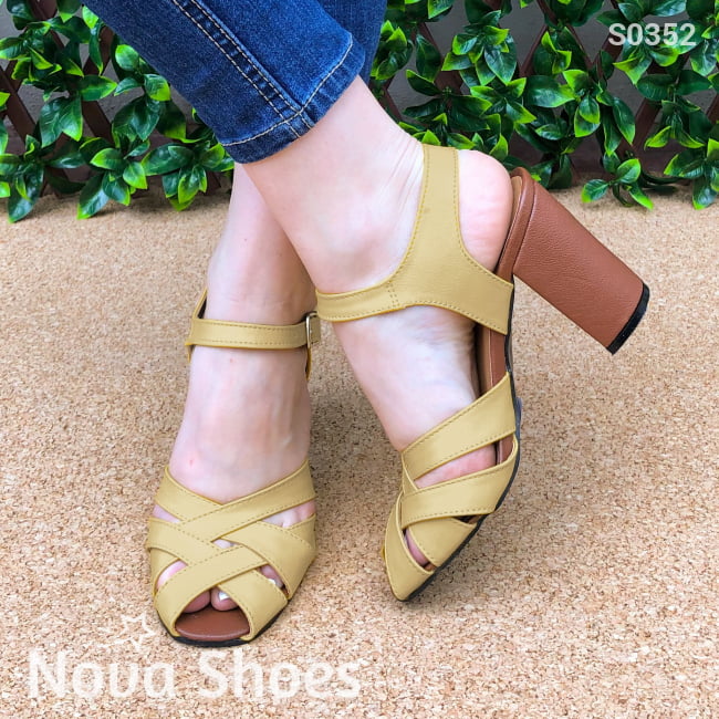 Sandalia De Tacon Color Cafe Beige / 35 Normal Zapatos Altos