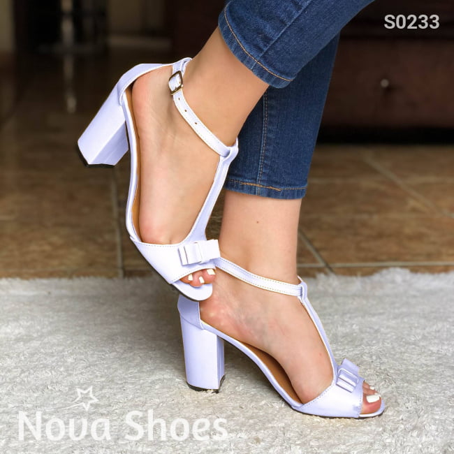 Sandalia De Tacon Cuadrado Unida Con Una Faja En Medio Blanco / 35 Normal Zapatos Medianos