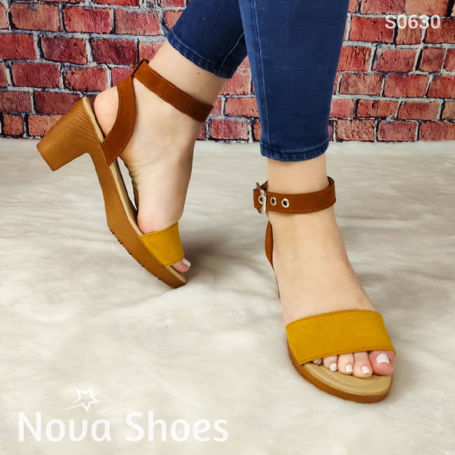 Sandalia De Tacón Pequeño. Colores Combinados Amarillo / 35 Normal Zapatos Medianos