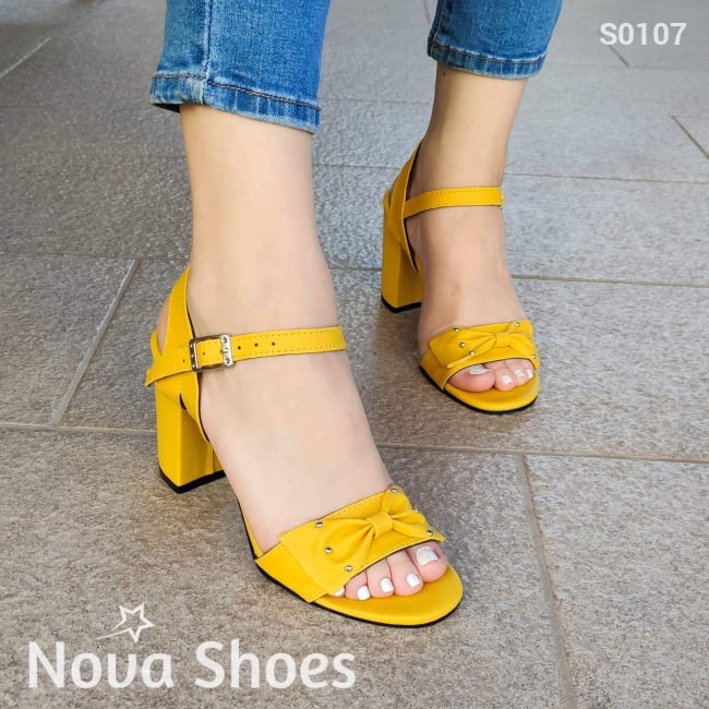 Sandalia Mediana Con Un Chongo Enfrente Amarillo / 35 Normal Zapatos Medianos