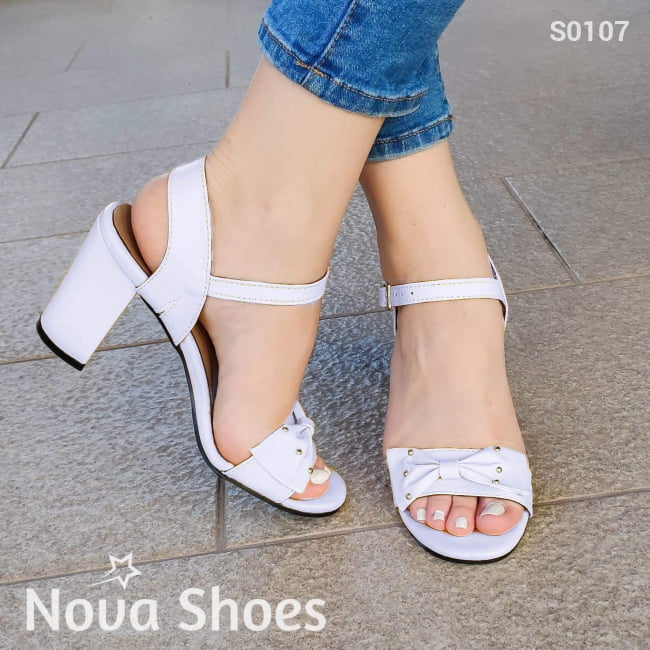 Sandalia Mediana Con Un Chongo Enfrente Blanco / 35 Normal Zapatos Medianos