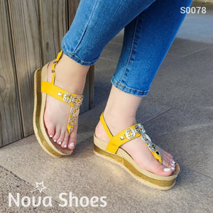 Sandalia Mediana Suela Decorada Con Una Faja Dorada Brillante Amarillo / 35 Normal Zapatos Medianos
