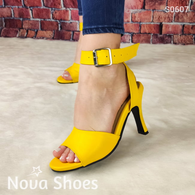 Sandalia Que Muestra Tus Dedos Tacon Cuadrado No Tan Alto. Faja Trasera Con Hebilla Amarillo / 35