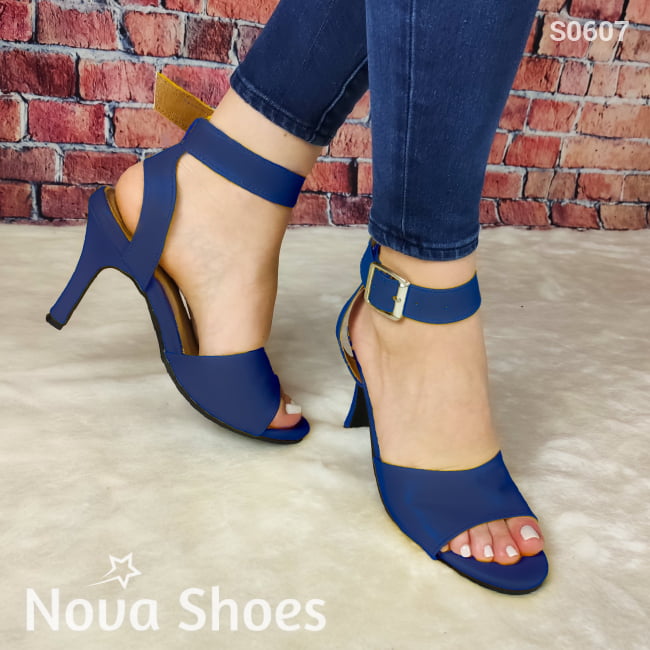 Sandalia Que Muestra Tus Dedos Tacon Cuadrado No Tan Alto. Faja Trasera Con Hebilla Azul / 35 Normal