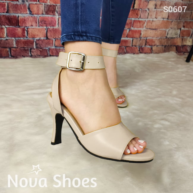 Sandalia Que Muestra Tus Dedos Tacon Cuadrado No Tan Alto. Faja Trasera Con Hebilla Beige / 35