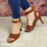 Sandalia Que Muestra Tus Dedos Tacon Cuadrado No Tan Alto. Faja Trasera Con Hebilla Cafe / 35 Normal