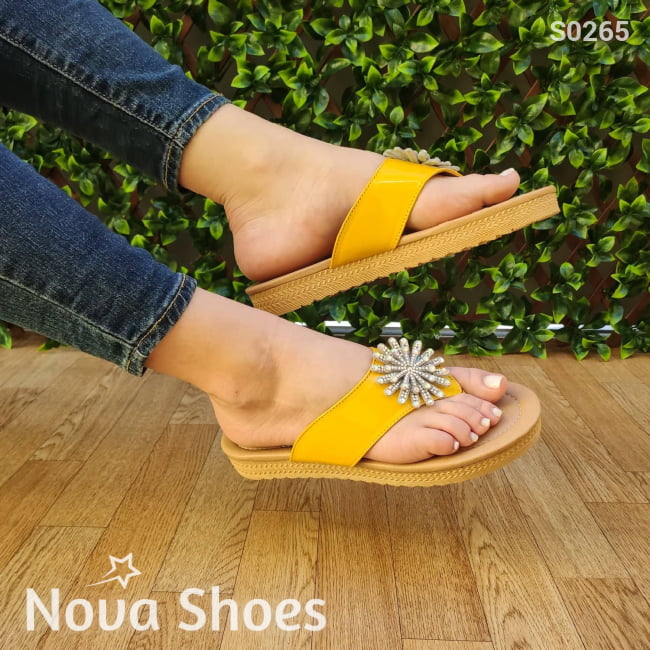Sandalias De Charol Muy Femeninas Amarillo / 35 Normal Zapatos Bajitos
