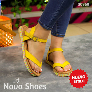 Sandalias De Varias Fajas Con Tela Colorida En La Base Amarillo / 35 Normal Zapatos Bajitos