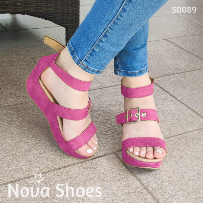 Sandalias Medianas Hechas De Gamuza Con Tres Fajas Fucsia / 34 Normal Zapatos Medianos