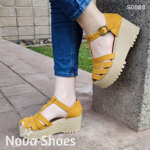 Suela Robusta. Zapato Hecho De Gamuza Amarillo / 35 Normal Zapatos Medianos