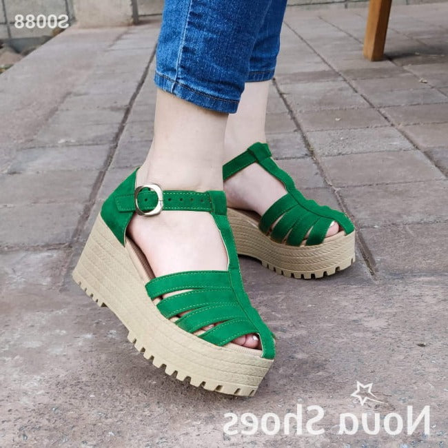 Suela Robusta. Zapato Hecho De Gamuza Verde / 35 Normal Zapatos Medianos