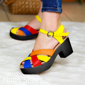 Tacones De Colores Combinados Con Suela Oscura. Hechos Cuerina Amarillo / 35 Normal Zapatos Medianos