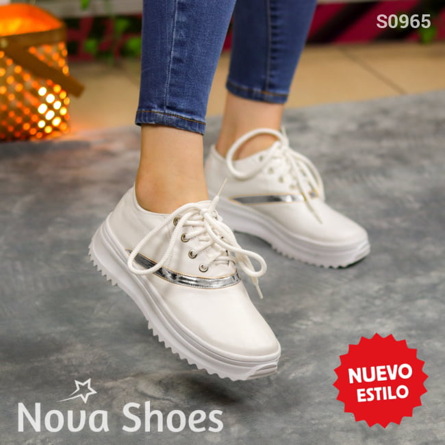 Tenis Con Destellos Metálicos: Trendy Y Confort Plateado / 35 Normal