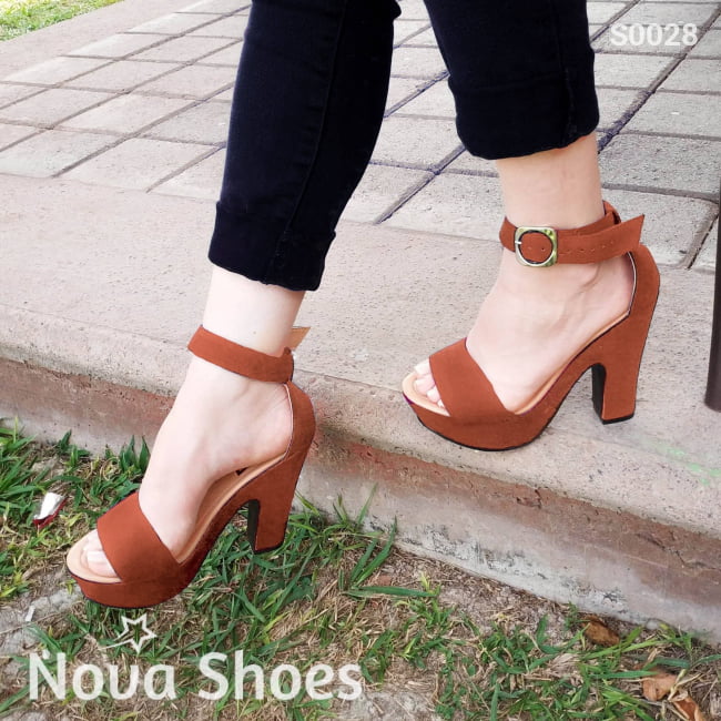 Uno De Los Zapatos Mas Vendidos. Lindo Estilo Cafe / 35 Normal Zapatos Altos