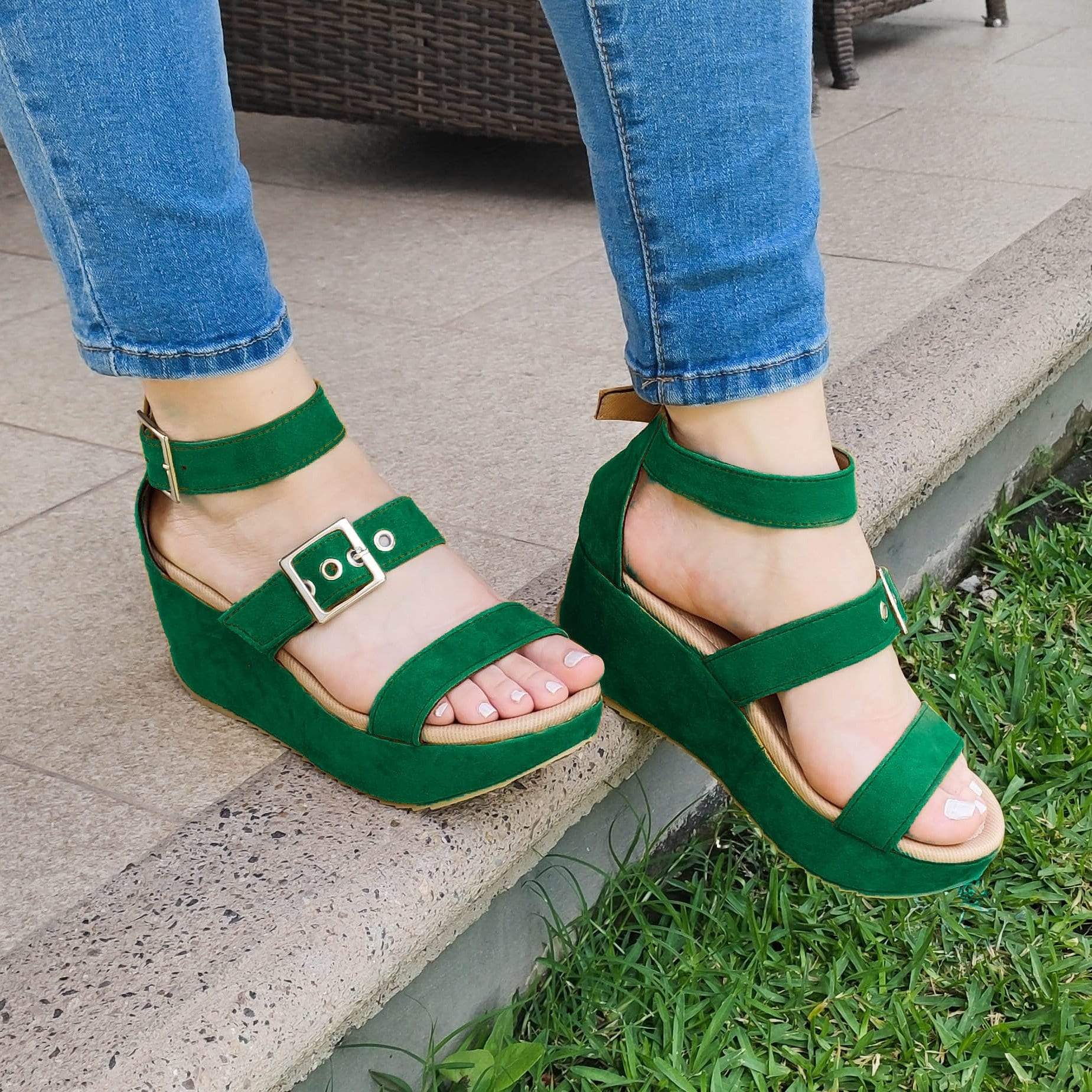 Sandalias Medianas Hechas De Gamuza Con Tres Fajas Verde / 34 Normal Zapatos Medianos