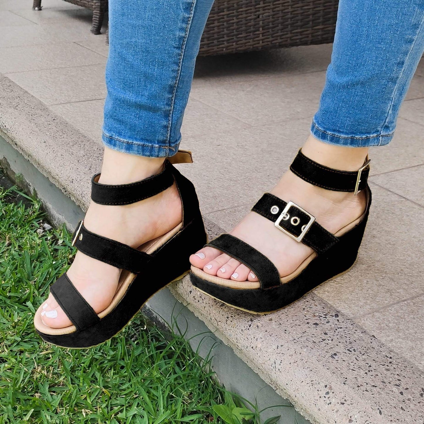 Sandalias Medianas Hechas De Gamuza Con Tres Fajas Negro / 34 Normal Zapatos Medianos