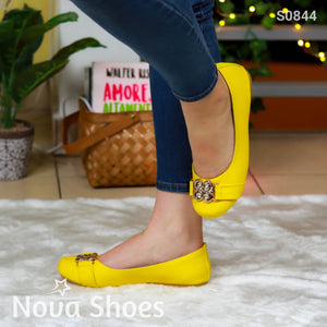 Zapato Bajito Y Bonitos. Cerrado Flats Decorados Con Un Broche De Metal Amarillo / 35 Normal Zapatos