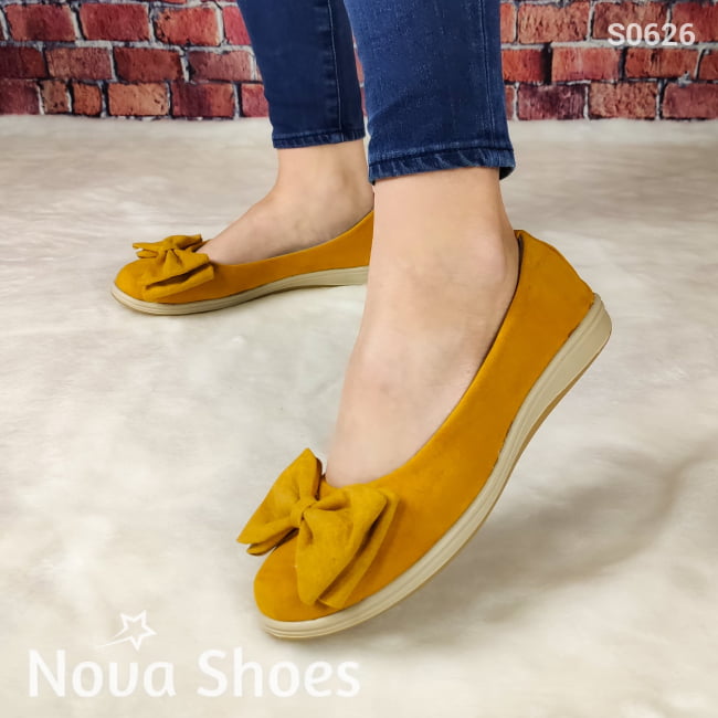 Zapato Cerrado Bajito De Gamuza Con Un Chongo Amarillo / 35 Normal Zapatos Bajitos