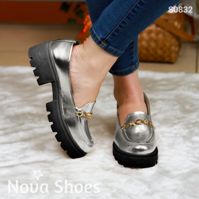 Zapato Cerrado Brillante Estilo Mocasin Con Suela Negra Plateado / 35 Normal Zapatos Medianos