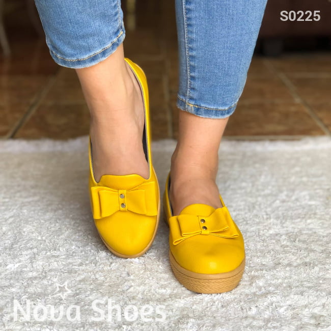 Zapato Cerrado Con Un Chongo Enfrente Suela Beige Amarillo / 35 Normal Zapatos Bajitos