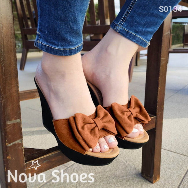 Zapato De Gamuza Con Un Chongo Cafe / 35 Normal Zapatos Altos