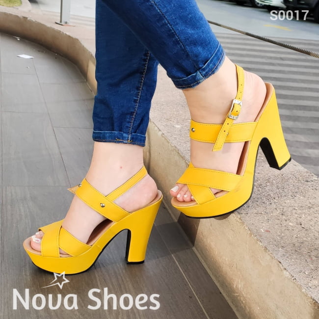 Zapato Diseñado Con Tiras Gruesas Amarillo / 35 Normal Zapatos Altos