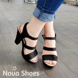 Zapato Diseñado Con Tres Fajas Paralelas Hecho De Gamuza Negro / 35 Normal Zapatos Altos