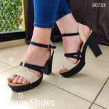 Zapato En Combinación Con El Color Negro. Elige La Combinacion Que Mas Te Guste Beige / 35 Normal